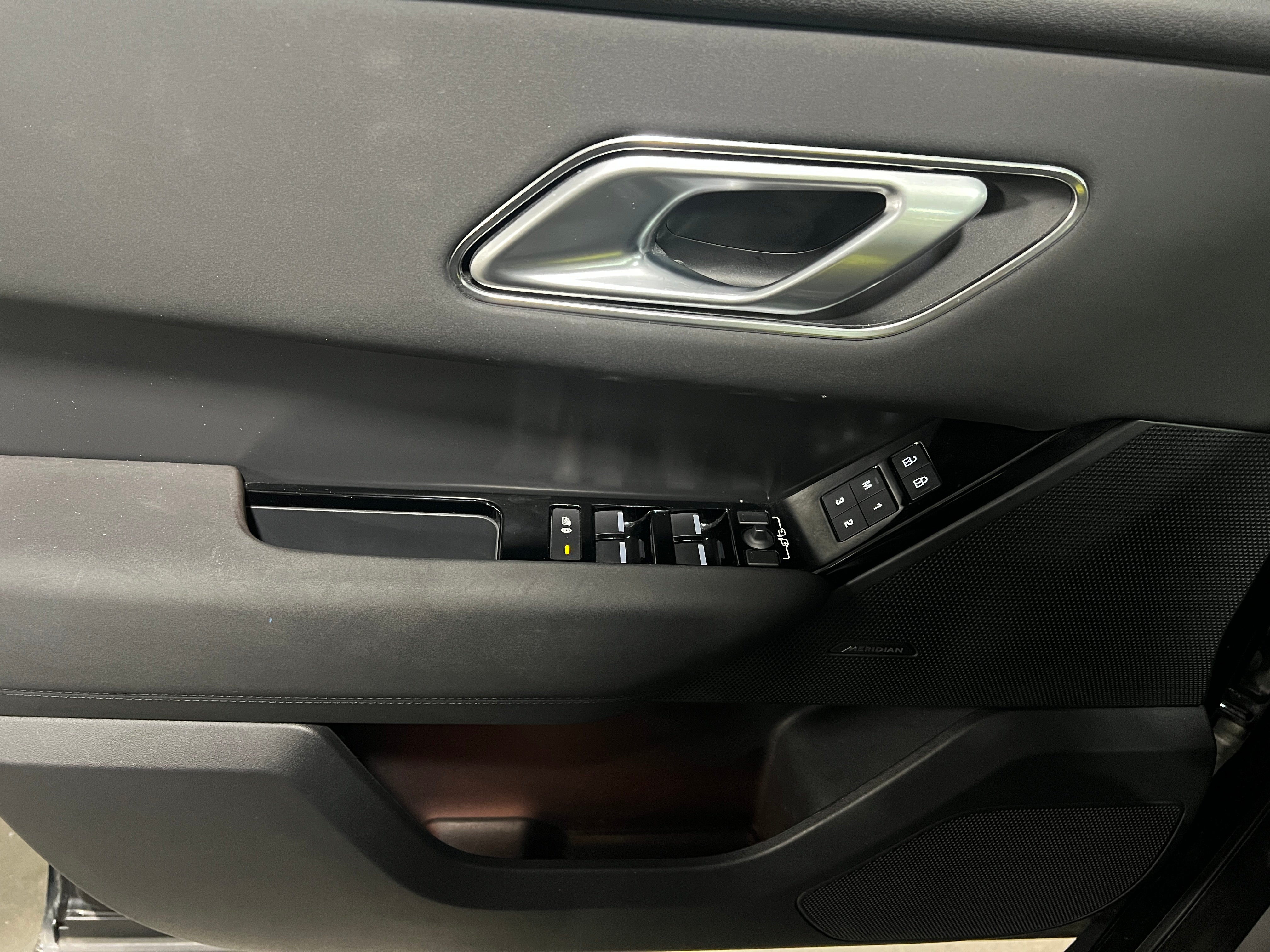 land rover range rover velar 2024 SALYL2EX6RA370459 image land rover range rover velar 2024 SALYL2EX6RA370459 image